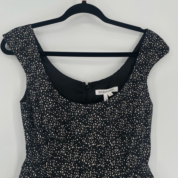BCBGeneration Women's Black & White Scoop Neck Fit & Flare Mini Dress Size S - Picture 3 of 12